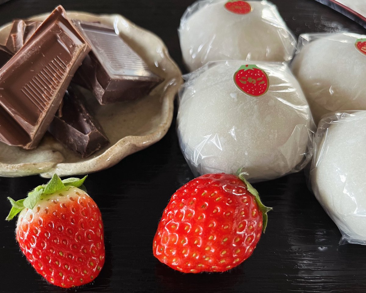 orakaru's tweet photo. 『チョコいちご大福』
いつものチョコレートが入手困難でやっと入荷しました。期間短めですが販売始めました。 https://t.co/7Luwbm4tQl