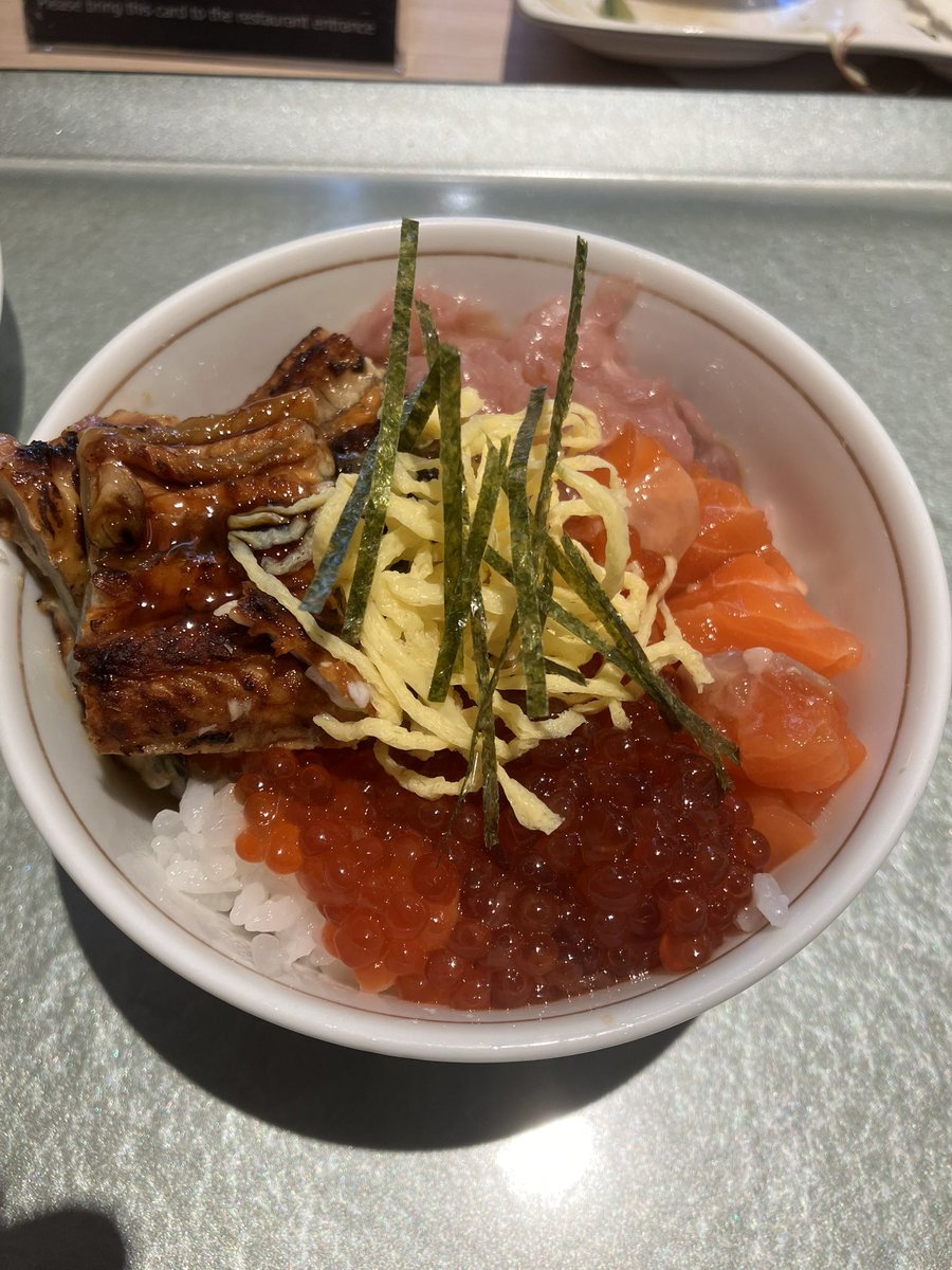dd_reader's tweet photo. あーいけません。困ります、困ります。
（ホテル朝食ドカ食い気絶部） https://t.co/wqgmnDRL5O