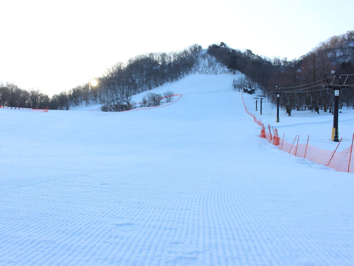 iouzen_ski's tweet photo. 【金沢市営医王山スキー場　ゲレンデ情報】

2026年2月14日（土）8：30現在

積雪　75㎝
雪質　ザラ雪
天候　晴れ
気温　5℃ 
滑走可能
・ファミリーゲレンデ

初めての方も安心の初心者練習ゾーンもあります
皆さまのご来場お待ちしております
https://t.co/DcA9QUFNMx https://t.co/Kl7sDjkWOs