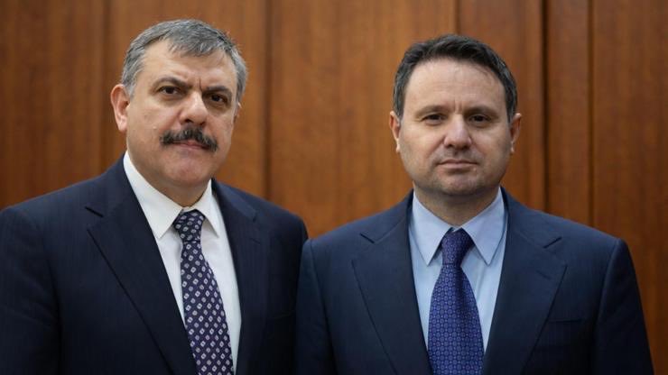 Akın Gürlek ve Mustafa Çiftçi’yi yeni görevleri dolayısıyla tebrik ediyor, görevlerinde başarılar diliyorum. Ülkemiz için hayırlı olsun.
@miamustafacftci <a href="/RTErdogan/">Recep Tayyip Erdoğan</a> <a href="/Akparti/">AK Parti</a>