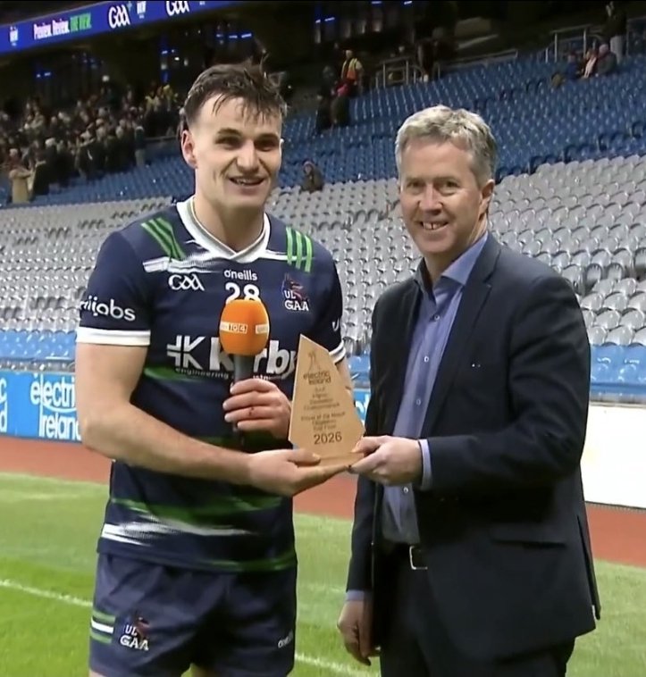 ClubLmkDub's tweet photo. Our chairman,  Paul Stapleton,  presenting Cathal O Neill with his motm performance in tonight's Fitzgibbon Cup final. Cathal scored 7 points from play in @ul_gaa victory 🏆 https://t.co/rGCs8fqnzg