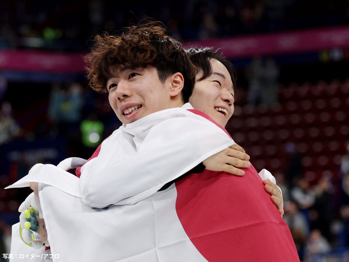 TeamJapan's tweet photo. 𝙈𝙊𝙈𝙀𝙉𝙏📷
#MilanoCortina2026

ともに戦ってきた盟友と。

フィギュアスケート
鍵山優真 選手
佐藤駿 選手

#TEAMJAPAN  #ともに一歩踏み出す勇気を https://t.co/hoj2mKXP0I