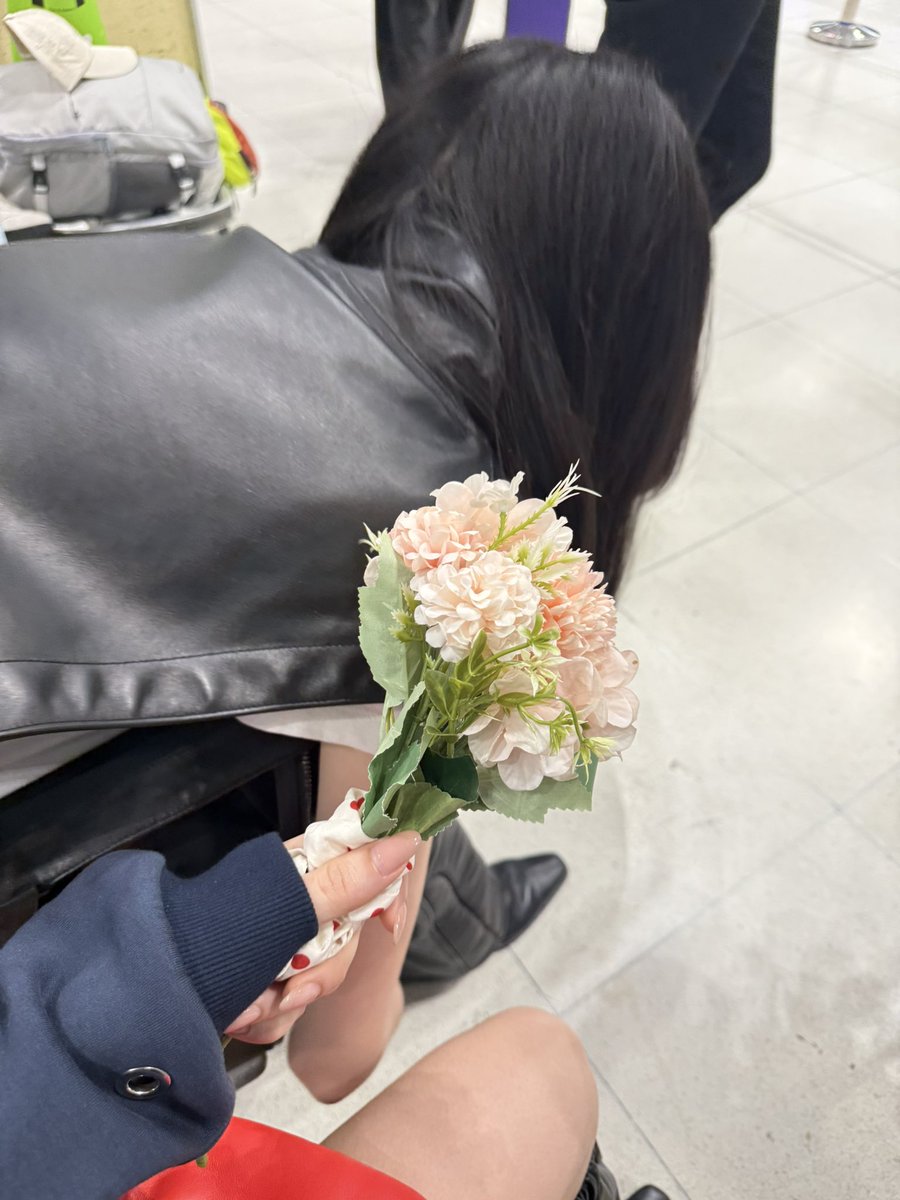 pangjiewr's tweet photo. น่ารักอะ555555 แต่เช้าเลย @mable_siriwalee 💐❤️ #pangjiewr #BleJie https://t.co/7xUIkqlWi2