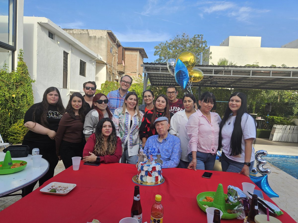 Festejando los 69 con el combo de la 140.
<a href="/flatwhitedoble/">El Abogado Ejidal</a> <a href="/Elabogadodel/">Elabogadodeldiablo</a> <a href="/El_Milic/">El Milic</a>