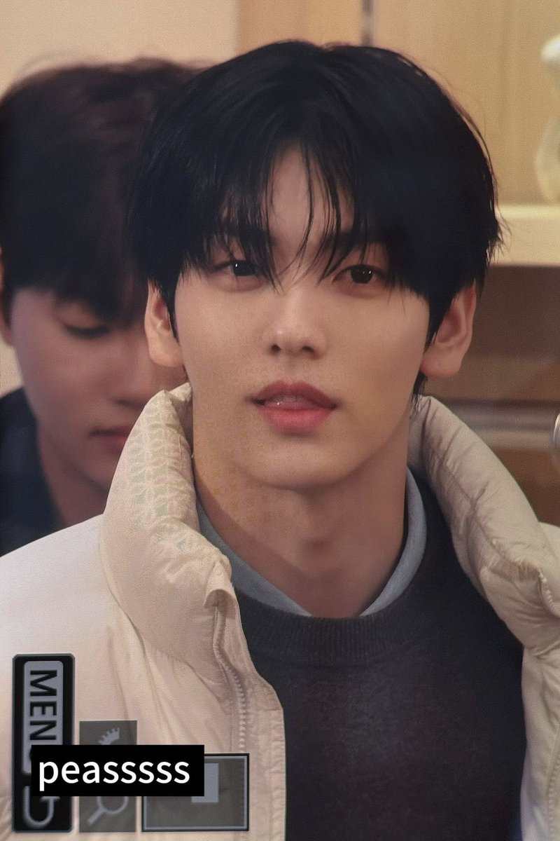 epilogyu's tweet photo. Even men pray every night to have this kind of face https://t.co/ygqteaxRwF