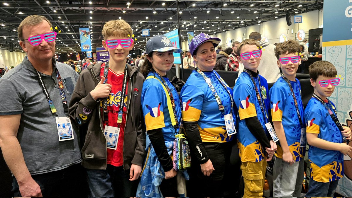 La Team Saint-Varent à Londres 🥰
Nous avons passé une très bonne journée et bien rigolé. Il reste une ronde demain pour les enfants. Croisons les doigts pour eux même si ils ne peuvent pas se qualifier pour la phase 2, ils peuvent améliorer leur classement 🤞
#EUIC #Pokemon