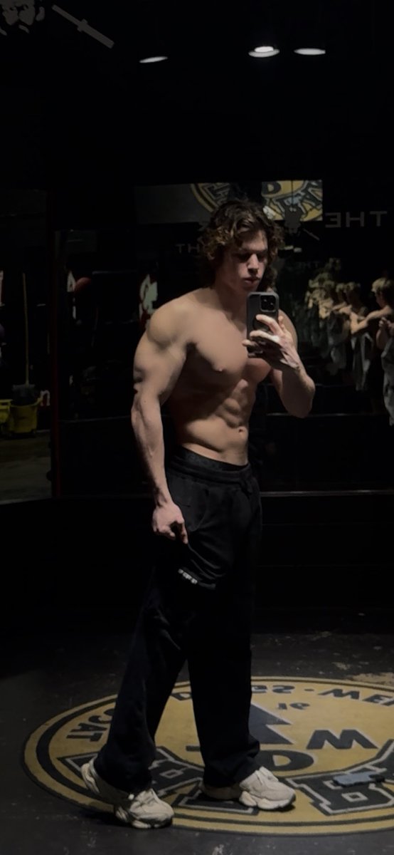 masterthorkell's tweet image. I know you guys see this bodybuilder physique 💪 hmu right now for customs/drains/customs! I’m ACTIVE RIGHT NOW RESPONDING TO ALL MESSAGES DM ME #malefindom #findom #giant #alphanatty #cashgod #sizetwitter #micro