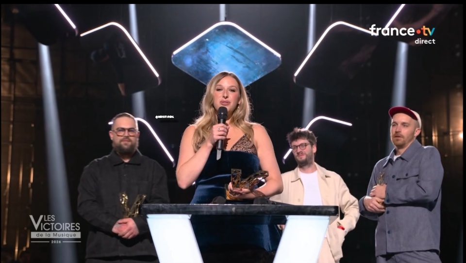 Dites lui qu’elle va gagner 2ans et demi plus tard une Victoire de la musique 🥹🥰

#HelenaBailly