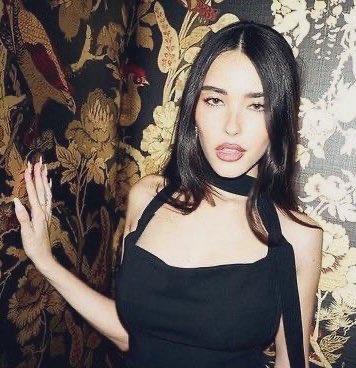 remlorde's tweet image. i loveee when a dark hair dark eyed beauty leans vampiric with her aesthetic