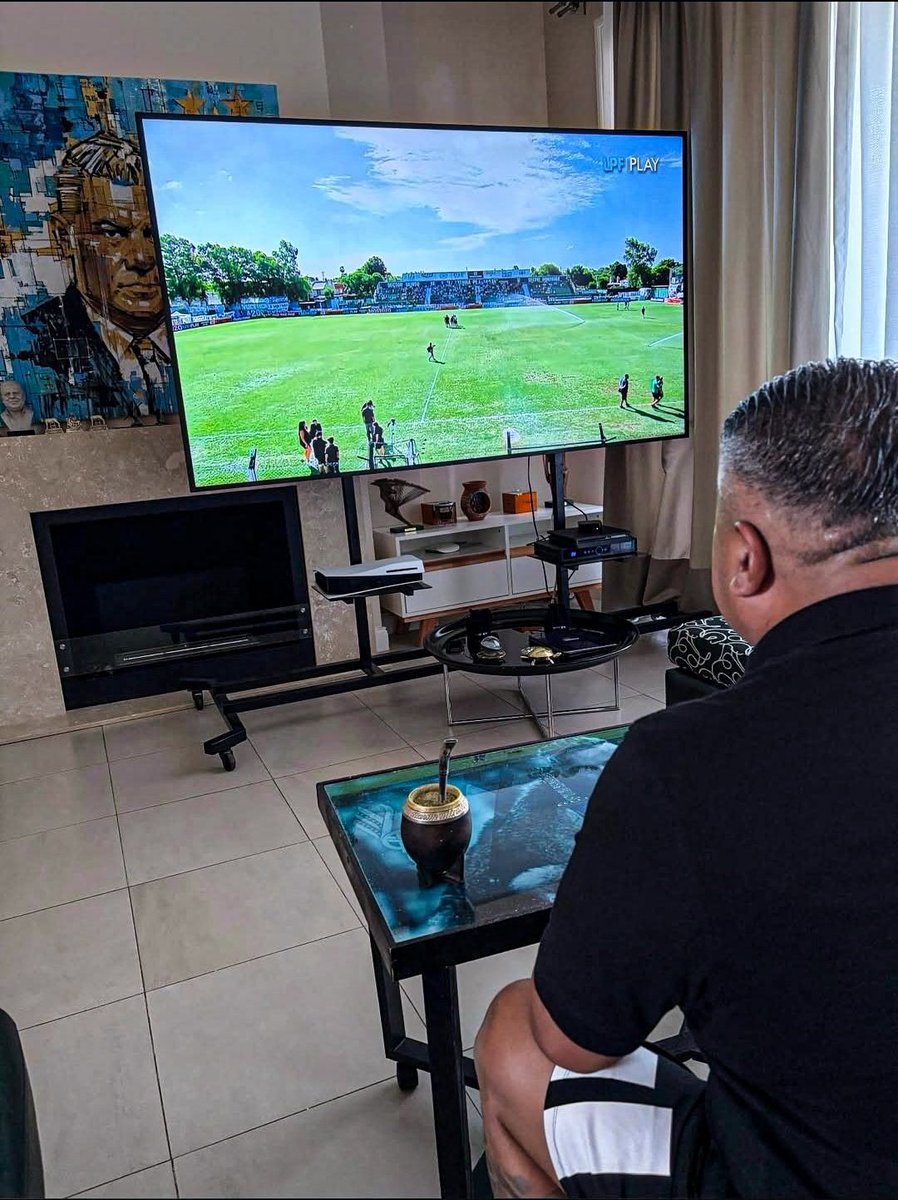 AtaqueFutbolero's tweet photo. 🇦🇷 El posteo de Claudio "Chiqui" Tapia mirando el inicio de la Primera Nacional por AFA Play.

🗣️ "UN DÍA HISTÓRICO. SEGUIMOS", escribió el presidente de AFA. https://t.co/q3sSzoVbIO