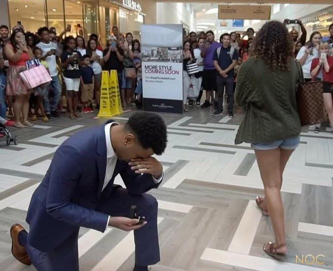 RaymondMukazika's tweet image. So after kneeling down to propose, what's your next move if she says "NO" in public?🤔