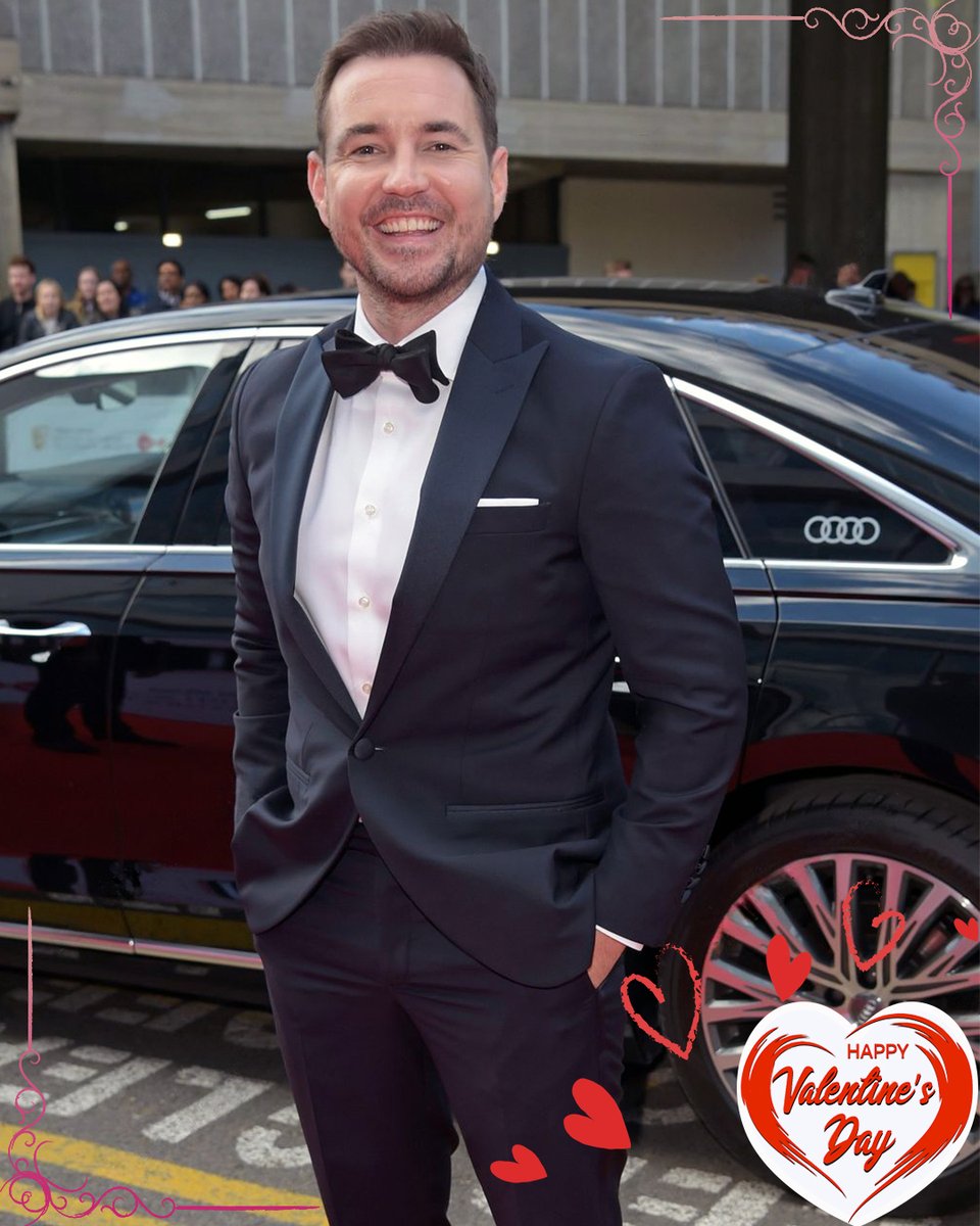 ❤️PIC OF THE DAY❤️
To all who celebrate it, Happy Valentine's Day💕
We have a lovely shot of Martin all suited and booted in his black tie attire on his arrival at the TV BAFTAs 🤵😍

Hope you enjoy your day however you spend it ☺️

~ May 2019

#MartinCompston <a href="/martin_compston/">martin compston</a>