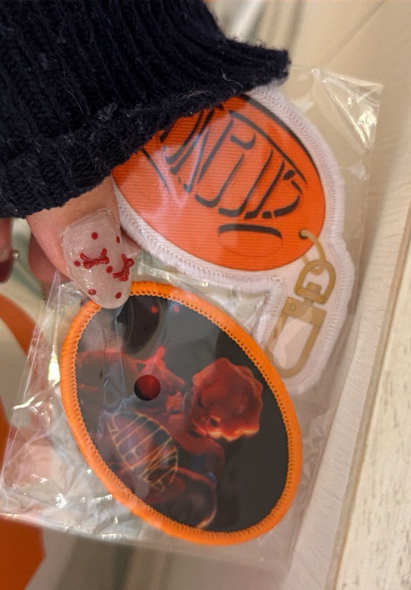 21suntaro's tweet photo. Vaundy 東京ドーム ドームツアー  2/14
カプセルトイ ガチャガチャ 交換

譲：画像のもの

求：ラバーキーホルダーorロゴキーホルダー

2：1希望ですが、他にもワッペンあるのでn：1も可能です💦

会場内手渡し希望ですᐡ ̳ᴗ ̫ ᴗ ̳ᐡ https://t.co/bO4FjypKXq