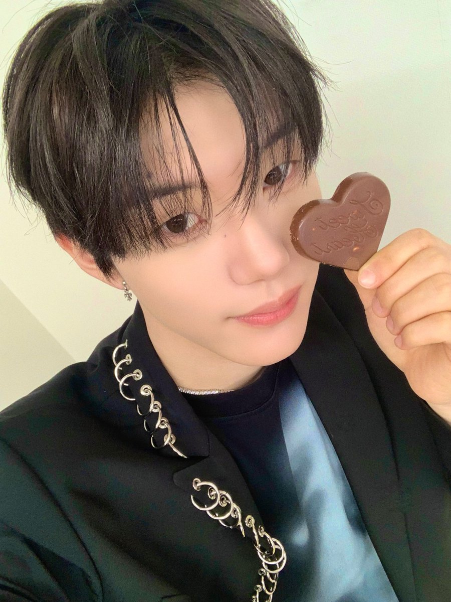 CLOSER의 달콤한 ⓁⓄⓋⒺ🍫

#CLOSEYOUREYES #클로즈유어아이즈 
#CYE #클유아 
#ValentinesDay