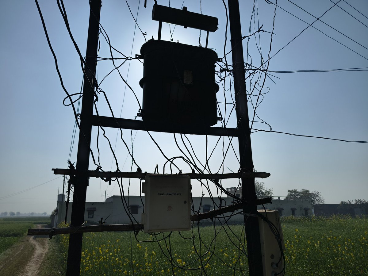 Besiji1's tweet photo. हरिपुर मिश्ररान अभियां का ट्रांसफार्मर63kv का बार-बार जल रहा है कृपया इसे बदलकर 112kv का करने का कष्ट करें
@myogiadityanath 
@UPPCLLKO 
@vipinshukla86 
@VBhadohi 
@UPGovt https://t.co/HvUbSUZOGG