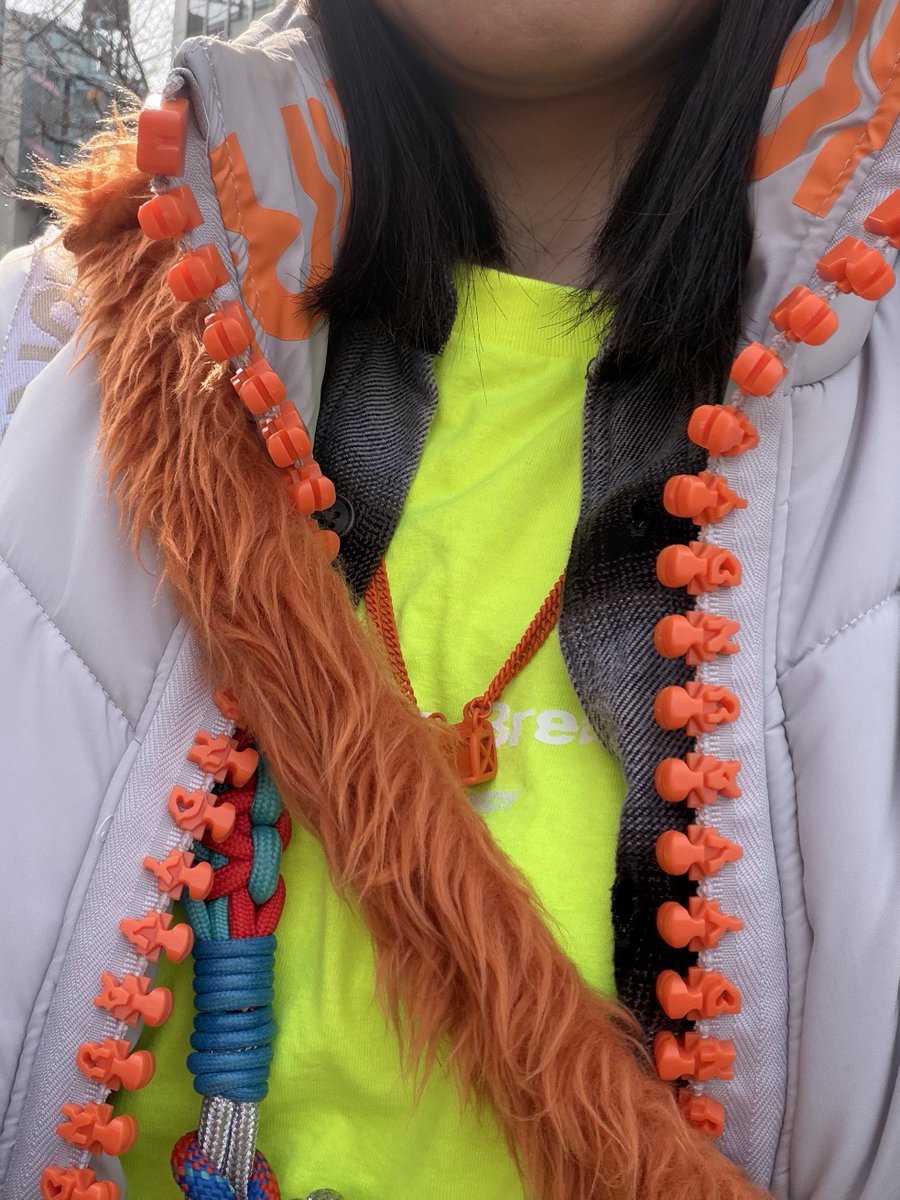 深呼吸Tに踊り子ネックレスしてます！！ 15時前には着けそう😭😭😭