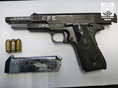 TINGNAN: Binatilyo na itinuturong isa sa mga suspek sa panghoholdap at pagkamatay ni Jade Kirby Barona, ang 21-anyos na graduating working student, naaresto ng Rodriguez Police. | via <a href="/ChrisSitson/">Christopher Sitson</a> 

(📸: Rodriguez MPS)