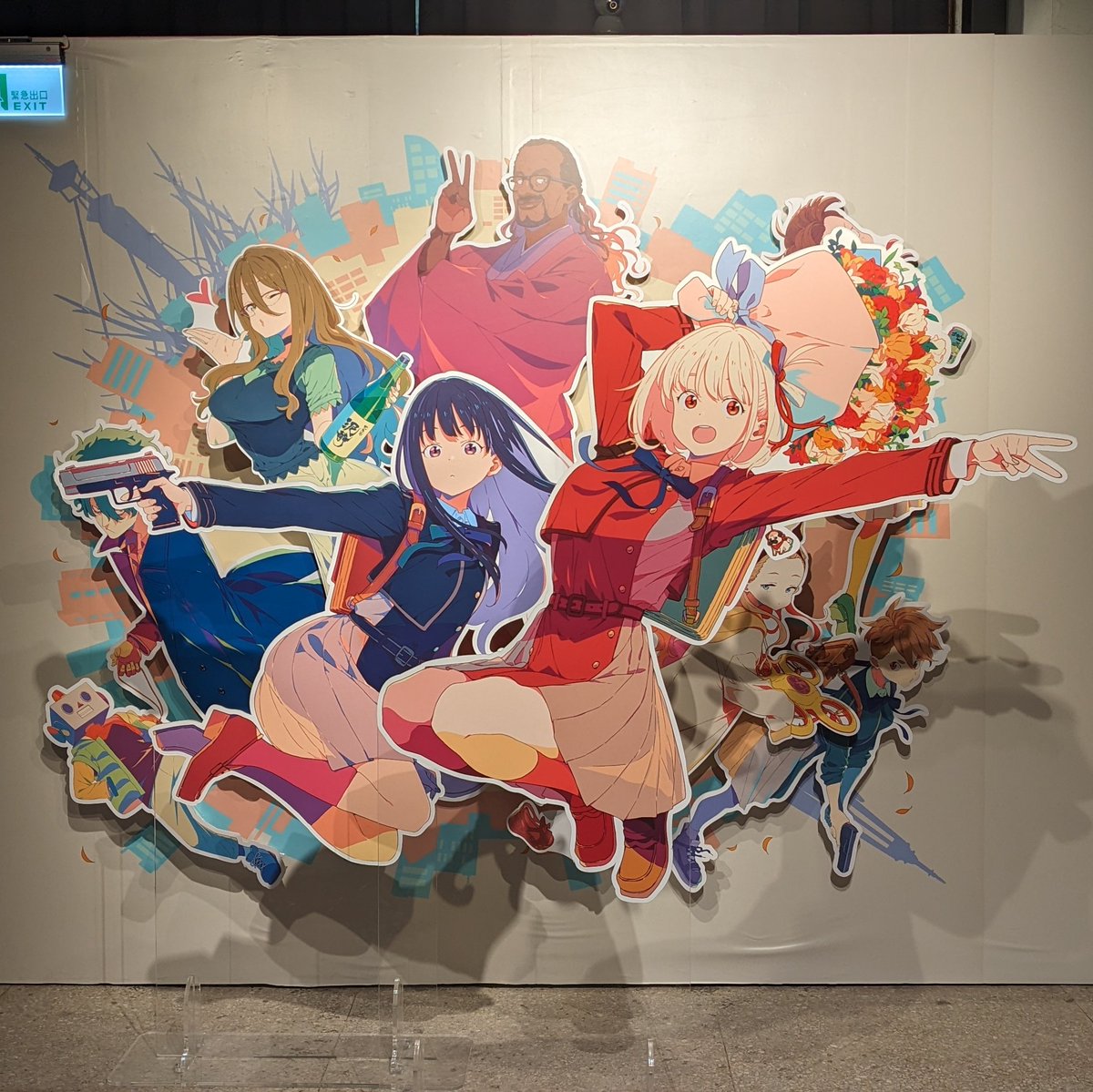 Traydeesue's tweet photo. 去看了莉可麗絲展
要花多少錢我才能把千束立牌帶走😭 https://t.co/4lSx22w93Q