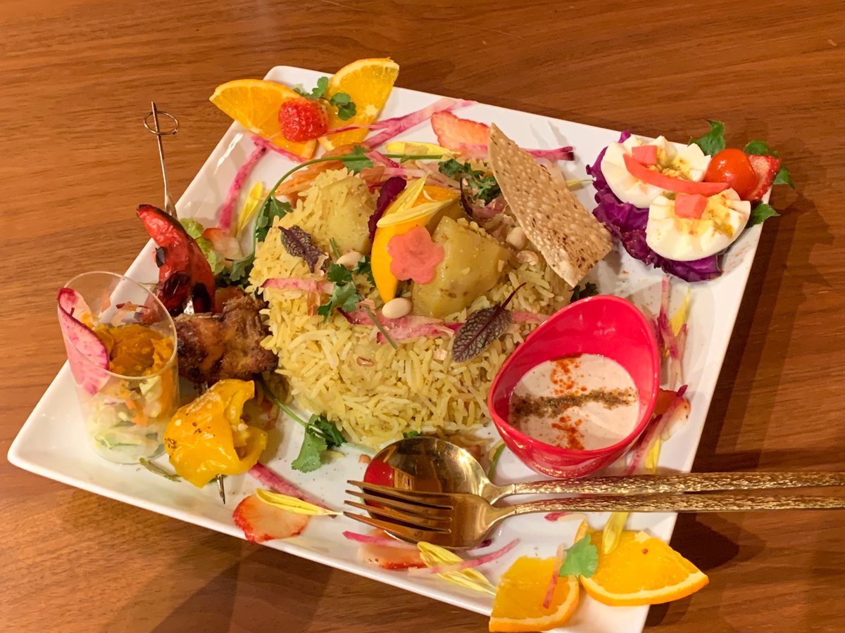 4_vtan's tweet image. お昼です🕛 #rasoi さんにてスパイス豚汁🐷とチキンビリヤニ🐔を
復活したスパ豚汁❗️沢山過ぎる具材🍥🥕🍄の旨味がスパイスでまとまっています👍
ビリヤニも負けず劣らずの具沢山🌋で特にナッツ🥜が良い働きをしていました😋ご馳走様でした🙏