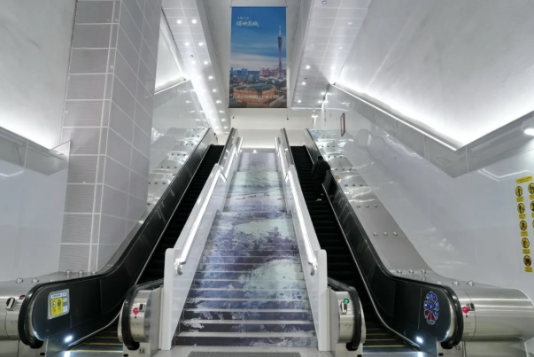 MetaGuangdong's tweet image. 🚇 Art comes alive at Chigang Tower Metro Station on Line 12! Guangzhou recently launched a cultural guide across 5 central landmarks, turning the station into an art hub with exhibitions and interactive displays. 🖼️

#Guangzhou #MetroArt #SpringFestival #ChigangTower