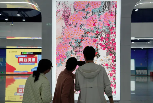 MetaGuangdong's tweet image. 🚇 Art comes alive at Chigang Tower Metro Station on Line 12! Guangzhou recently launched a cultural guide across 5 central landmarks, turning the station into an art hub with exhibitions and interactive displays. 🖼️

#Guangzhou #MetroArt #SpringFestival #ChigangTower