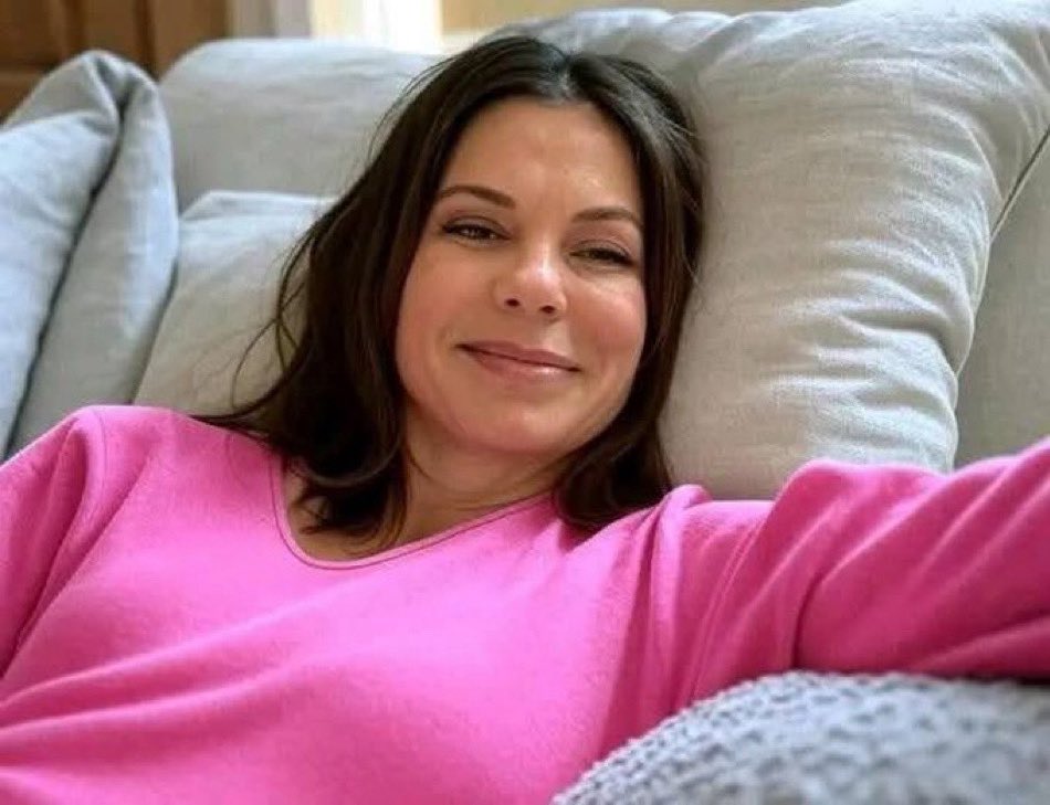 Happy Valentine day to you my love in advance I wish we celebrate together
Follow me up
#SandraBullock