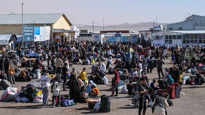 بازگشت ۵.۴ میلیون مهاجر افغان کشور را به لبه پرتگاه برد