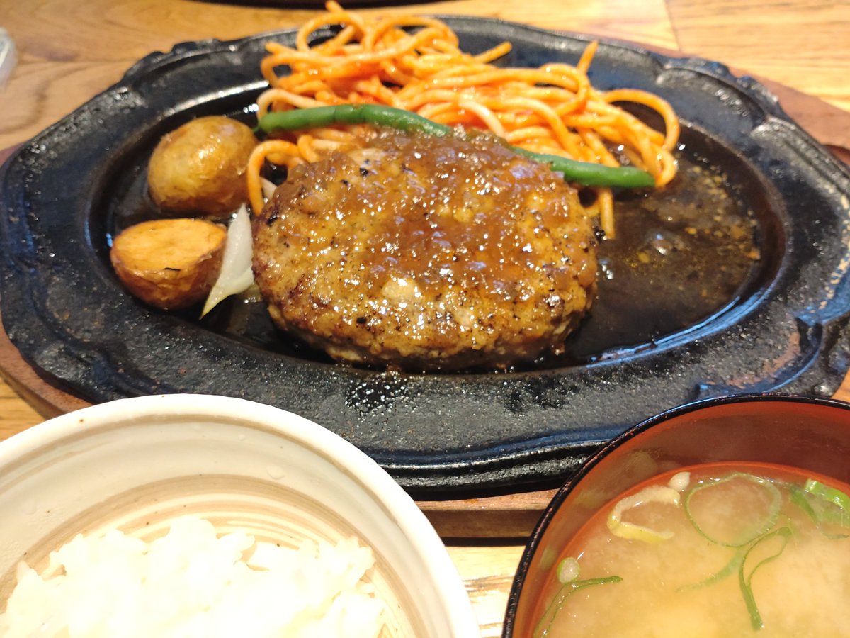 akekarasu009's tweet photo. 玉ねぎソースのハンバーグぅ！ https://t.co/QxkI1GlieF