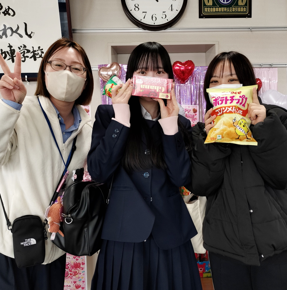 n_driving's tweet photo. HAPPY VALENTINE💕
今日も楽しく教習しましょう！

#日本海自動車学校 #鳥取市 #自動車学校 #教習所 #バレンタインデー https://t.co/N1fa42ajZu