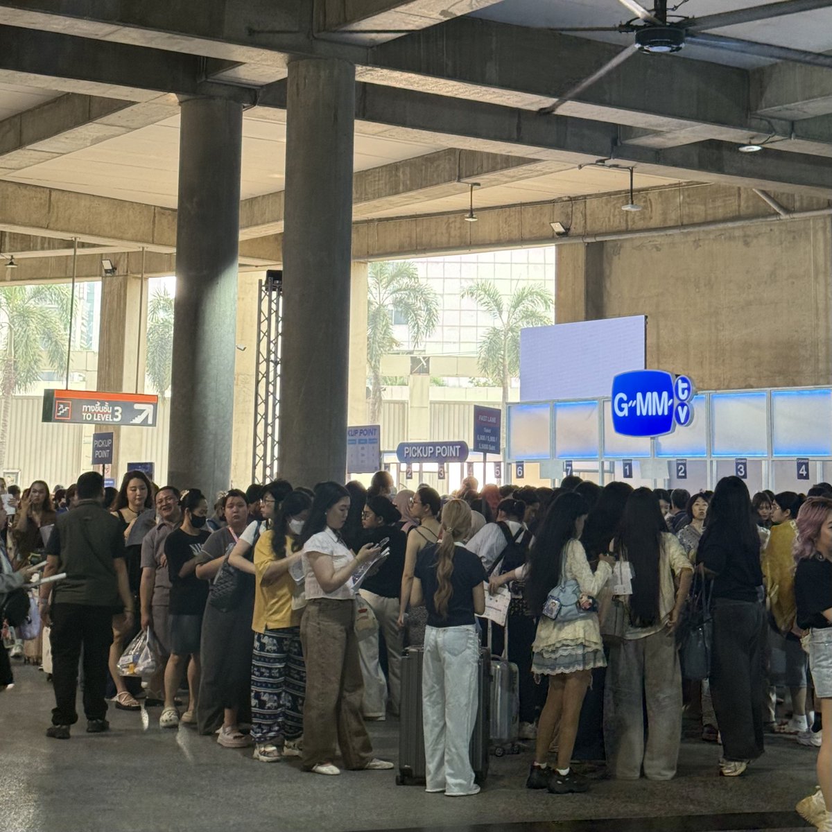 GMMTV OFFICIAL MERCHANDISE ในงาน RISER CONCERT : THE FIRST RISE สุดเท่ รอให้ทุกคนมารับกลับบ้านอยู่น้า

GMMTV OFFICIAL MERCHANDISE BOOTH
13-15 FEBRUARY 2026
08:00 AM onwards
Impact Arena, Muang Thong Thani

#RISERCONCERTD2
#GMMTV