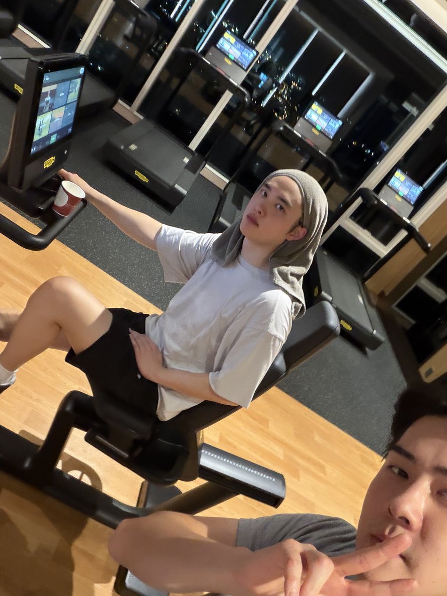 260214 sehun 🧼💌

(photo with kyungsoo)