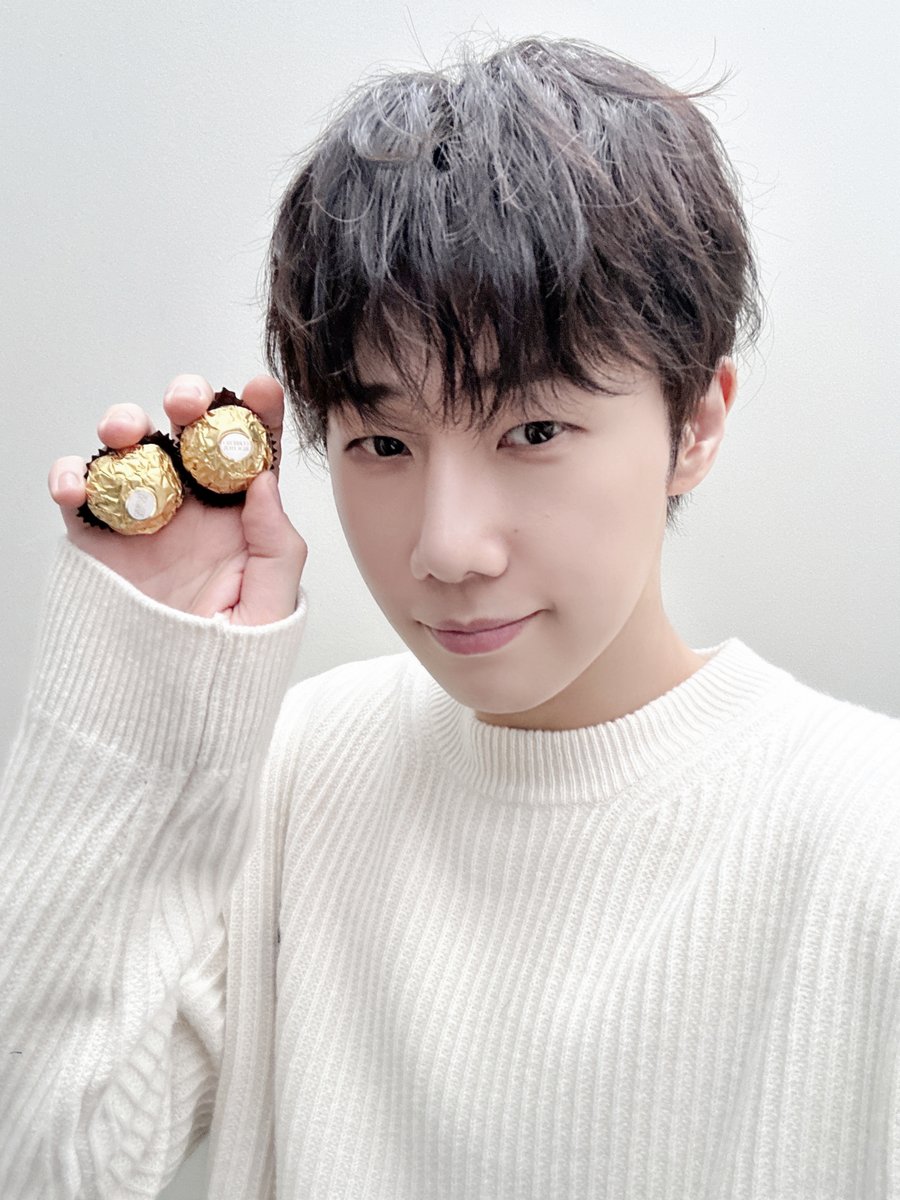 [🍫]

˖ ִֶָ ʜᴀᴘᴘʏ ᴠᴀʟᴇɴᴛɪɴᴇ's ᴅᴀʏ ♡꙳ˊ˗
↳ 𝙎𝙪𝙣𝙜𝙆𝙮𝙪 ੭*ˊᵕˋ੭

#김성규 #KIMSUNGKYU
#발렌타인데이 #ValentinesDay