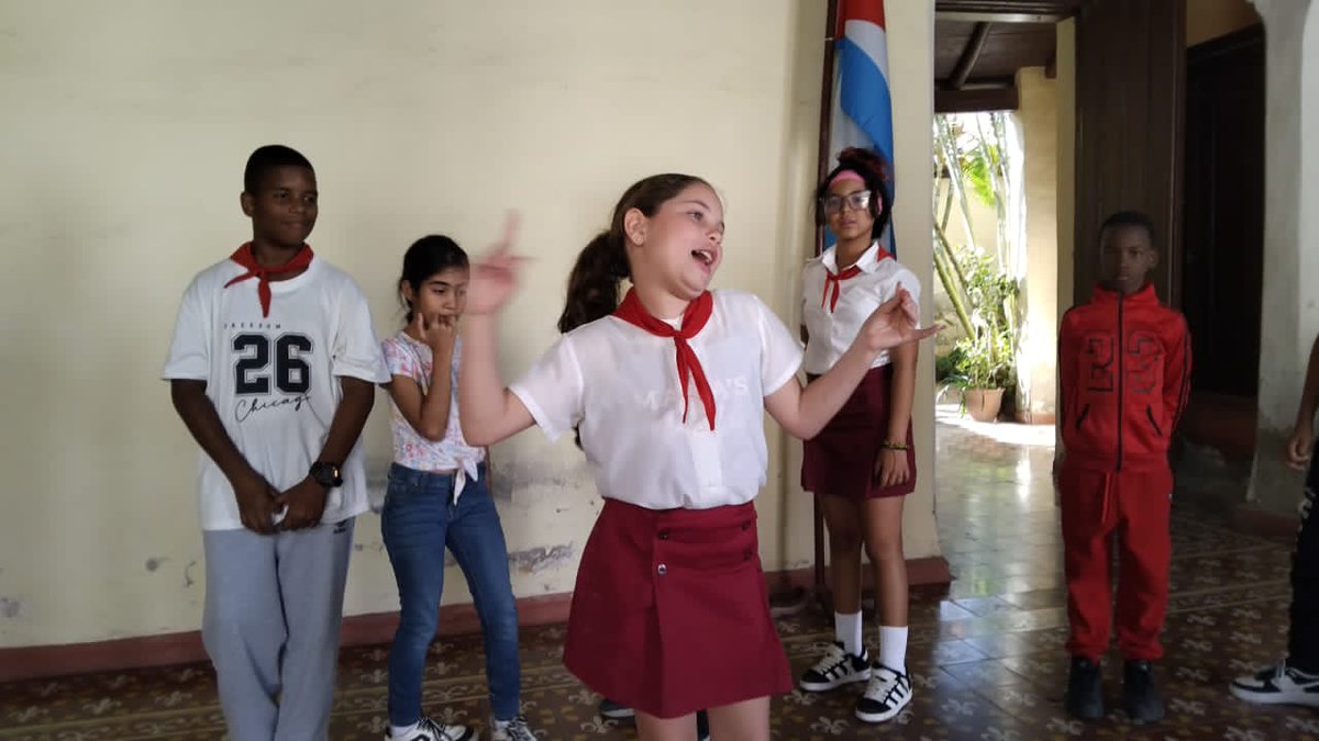 CulturaIgnacio's tweet photo. La Magia de los Títeres
Hoy, en la Sociedad José Martí, nuestros alumnos de la escuela primaria José de la Luz y Caballero participan en un emocionante Taller de Títeres con el profesor Riverón. ¡Una gran oportunidad para explorar la creatividad. #Títeres #Creatividad #Educación https://t.co/CffqOOnVvL