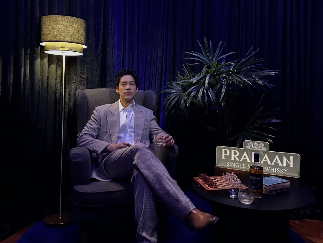 พี่เต้เค้าก็แค่ตัดผมมา แค่ใส่สูท แค่ใส่รองเท้าหนัง แค่นั่งไขว่ห้าง แค่ถือแก้ว แต่ทำไมถึงหล่อได้มากขนาดนี้คะเนี่ย 😳🫣💓

#TaeDarvid