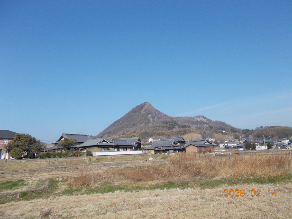 JA5DSP's tweet photo. 頚椎症性脊髄症に負けない2.14。2月14日、バレンタイン山(爺神山214m)に登って来ました。近所のトヨパパ　トヨママさん、会えたらラッキーのお菓子屋さん、てくてくさんにお会いしました。穏やかな日差しの中まったりしました。 https://t.co/6moys1j6Ra