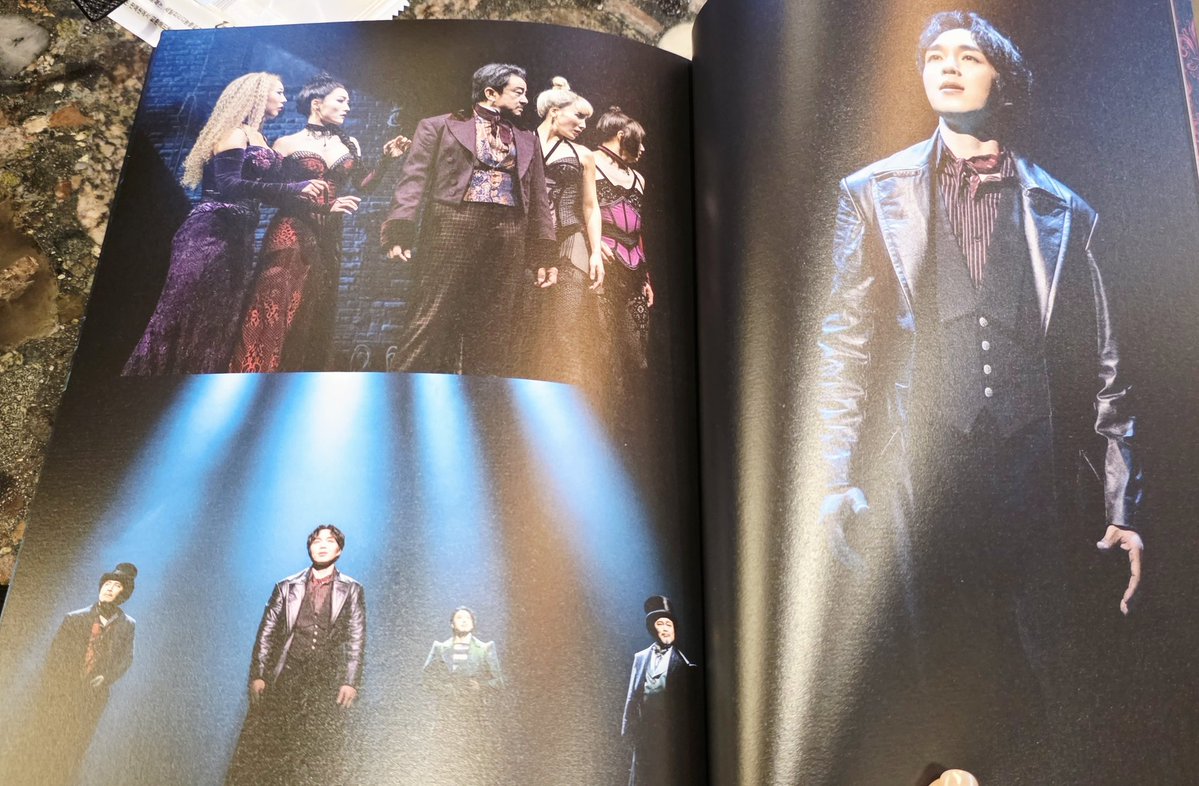 ✅️ 물랑루즈 2차 프로그램북 이석훈 컷 3
- 빛반사 주의, 막찍음 주의
- 대충 이런 컷이 있으니 참고하시길😉