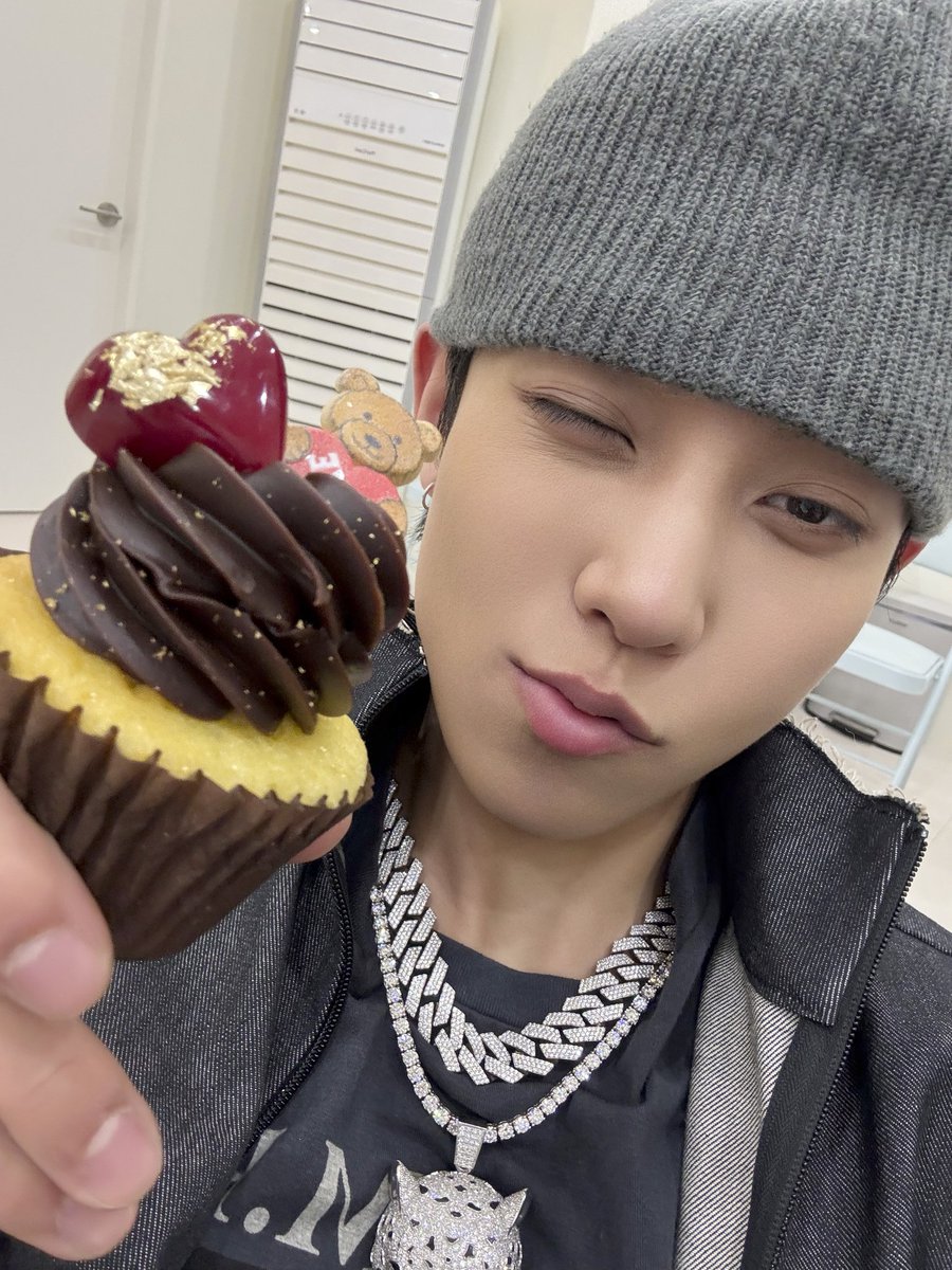 260214 || #LNGSHOT Update with #RYUL on Weverse Happy Valentine's