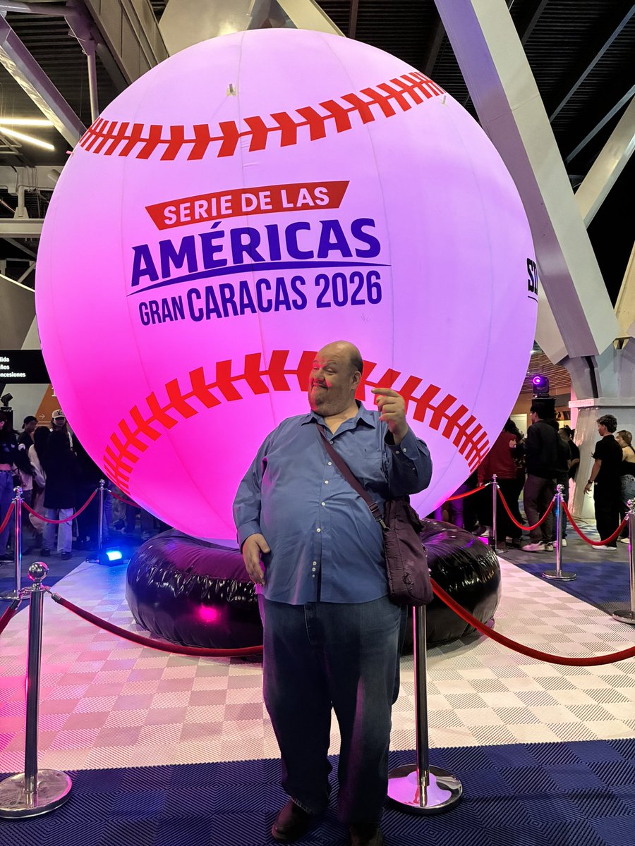 Estoy en El Monumental, hace 45 minutos que terminó el juego y no salgo de mi asombro. Viví el inning más intenso de mis 45 años viendo pelota. 
A este Magallanes de la 25-26 no lo olvidaré por las angustias y remontadas que dio.
Y si. De ese tamaño eran las bolas de ese equipo