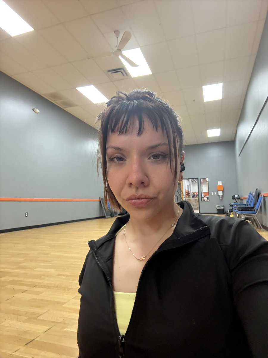 ayebea_'s tweet photo. The baby bangs are everything to me https://t.co/Y2RMwJIkAB