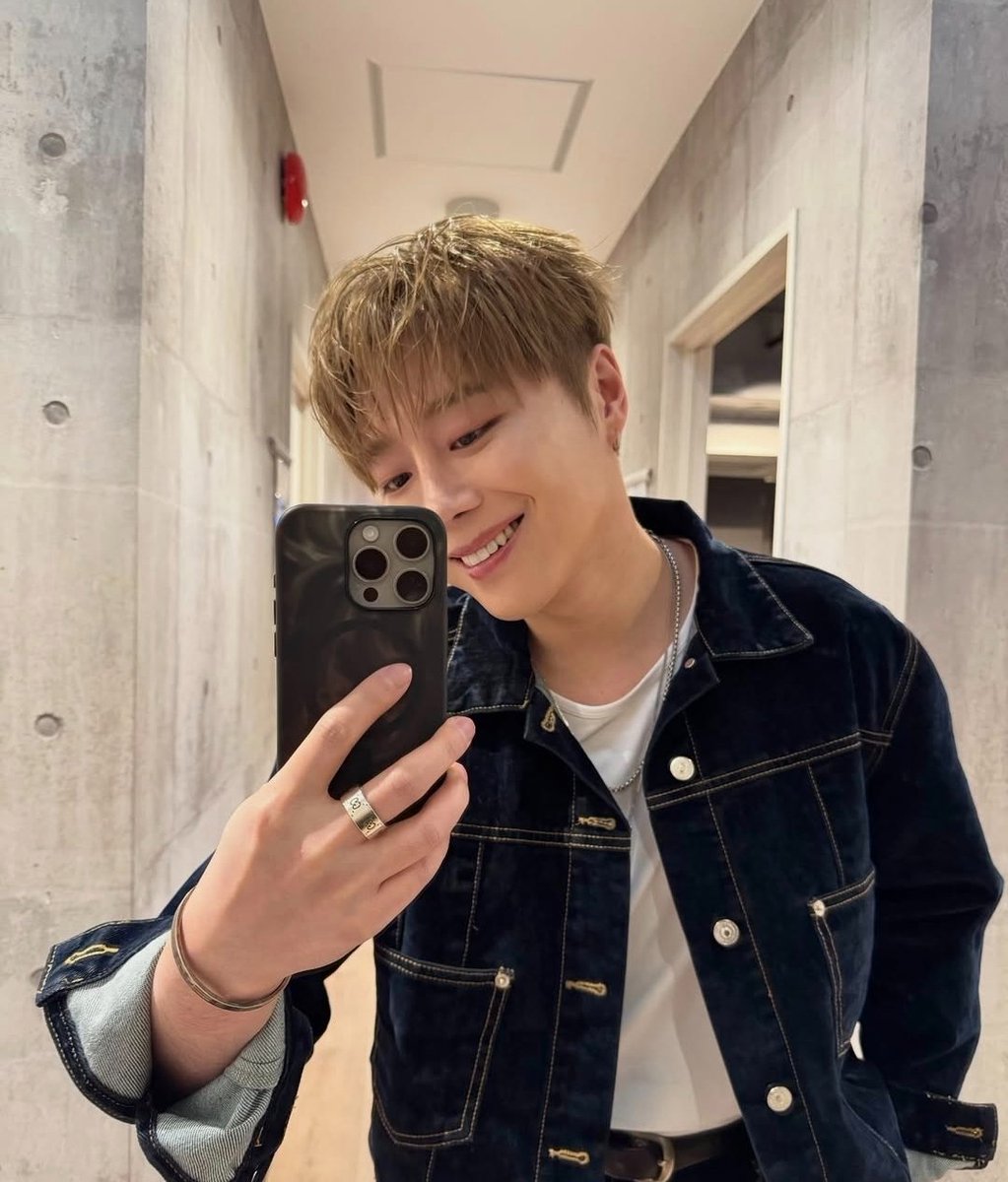 UpdateKBoys's tweet image. Feliz aniversário para o Euijin (BIGFLO), que hoje completa 36 anos! 🎉

#HAPPYEUIJINDAY
#EUIJIN #의진