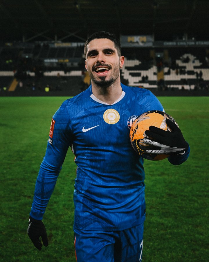 ChrisSweetman6's tweet image. Good Morning FT 👑 
We give thanks to God Almighty for the grace he's given to us to see the light of new day.Amen🙏

Pedro Neto got hattrick,Liam Rosenior defeats his former team.

Delap led the line well after missing a lovely opportunity.

Mamadou Sarr made his Chelsea debut.…