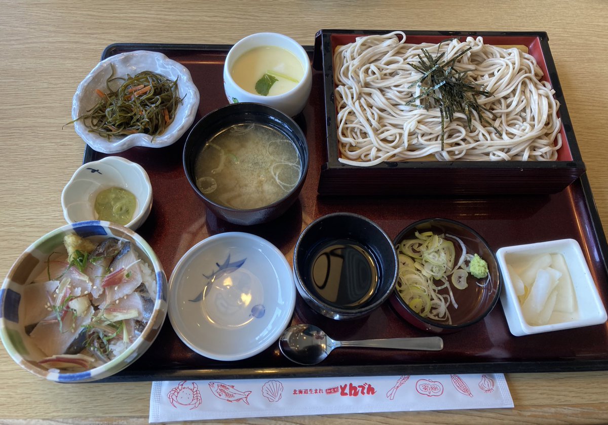 お昼は、とんでんで😋
ミニ鰆丼も蕎麦も美味しい😋