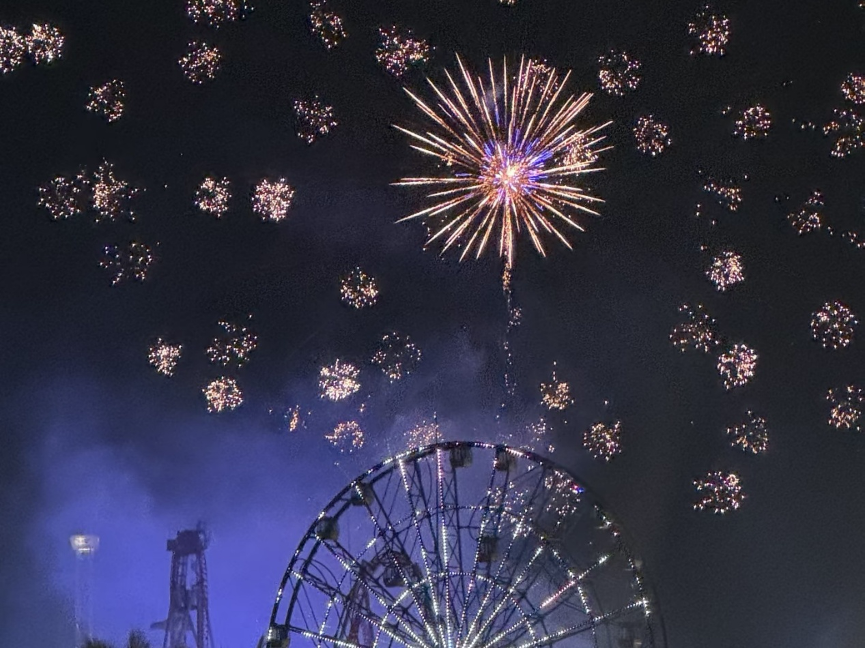 HainanToday's tweet photo. What’s hotter: the fireworks or the ICH fire feast? 🤔 Find out at Hainan Ocean Paradise’s International Carnival! Which would you watch first?
#ChineseNewYear #Hainan #Chunjie #HainanFTP #FireworkShow https://t.co/97SkrBI2sv