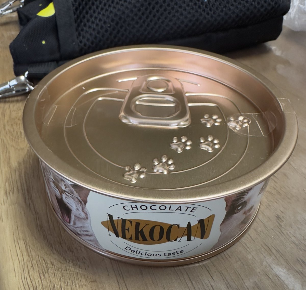 Kayo_DAaccess's tweet photo. チョコ買ってきた✨️近所のスーバーで🤣
そしてコチラを旦那に…🤭

めっちゃ可愛い😍
缶は私が貰う予定です😁👍 https://t.co/IqeOPP8Dus