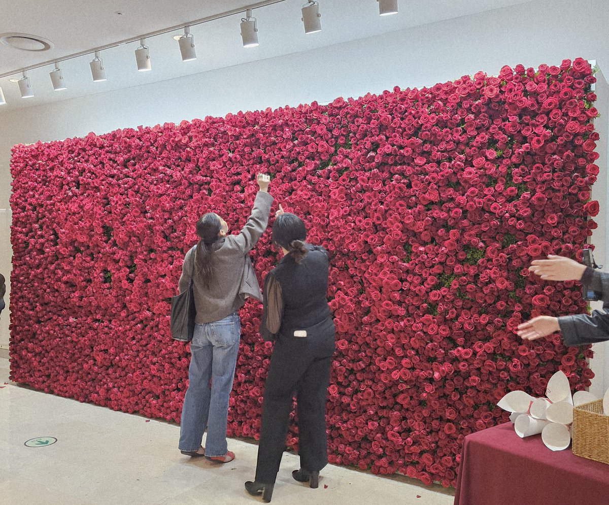 WAIT…i know whose idea for the flowers on BTS Valentine event…