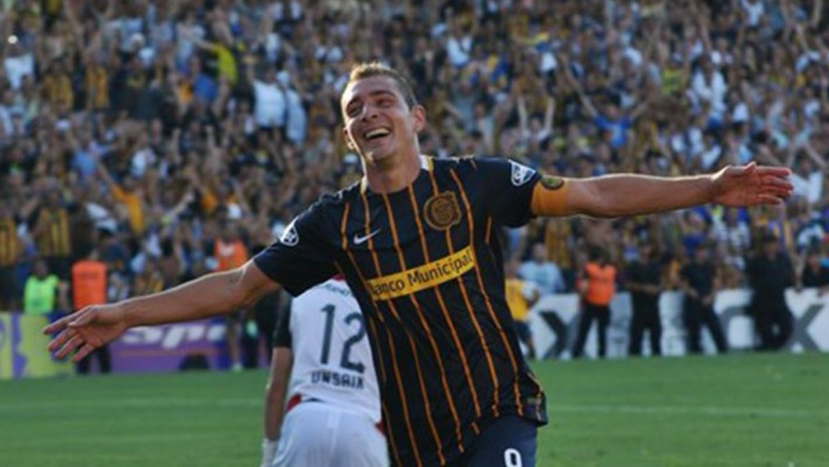 info_1889's tweet photo. UN DÍA DE LOS ENAMORADOS, TE HICIMOS EL AMOR 🥰

14/2/16. Central 2-0 nob, con goles de Marcelo Larrondo y Marco Ruben, en el Gigante De Arroyito. https://t.co/bBvSoR3AKg