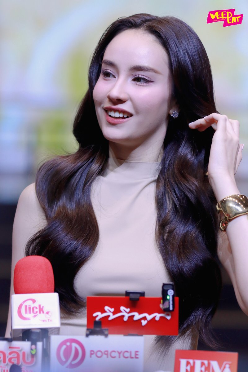 " จินนี่ - เจน่า" ให้สัมภาษณ์สื่อก่อนเริ่มงาน "GINNYJAYNA [HEART TO HEART] FANCON" 

GINJAY HEART TO ALKEY

#GinnyJaynaFirstFanconTH
#GinJay
#ginnynatnicha
#aangelinaass