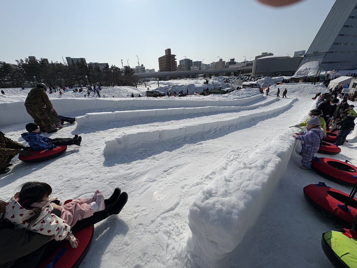 青森冬まつり大雪滑り台から滑ったんじゃよ
(安全を踏まえ滑る最中の撮影はありません☺️)