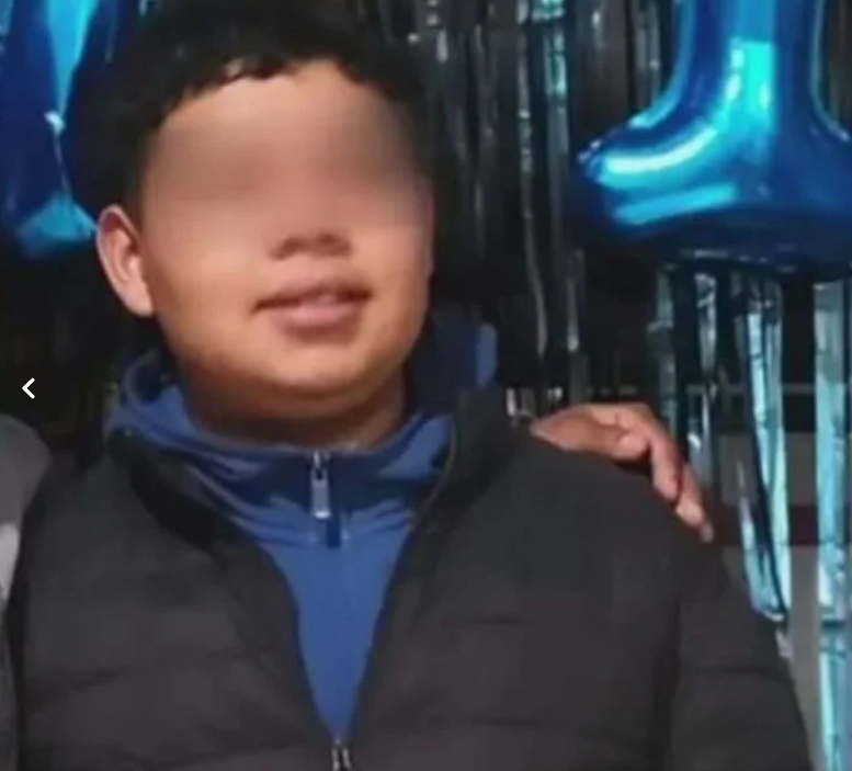 Diariodenarco's tweet photo. Diego Kevin es vinculado a proceso, el solo se defendió el acosador seria el apuñalado Jeremy su familia seria de "Los Borregos" extorsionadores

El caso de un giro de 360, las pesquisas apuntan a que Jeremy exigía dinero a sus compañeros y si se negaban, los golpeaba.

Diego Kevin era de los que presuntamente se negaba a pagar y ante las amenazas, decidió portar una navaja.

NOTA EN EL ENLACE: https://t.co/r3k2ddTxJO