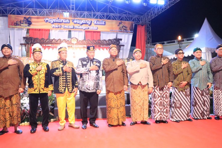 Pererat Persatuan dengan Masyarakat, Polda Kaltim Hadirkan Hiburan Budaya Wayang Kulit Polri di BSCC Dome Balikpapan